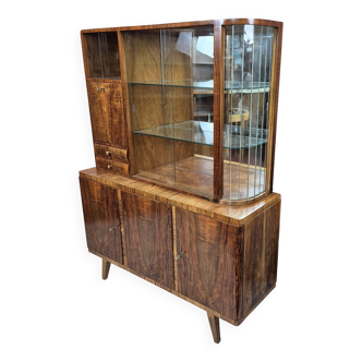 Buffet haut avec panneaux en cristal – pièce unique après rénovation