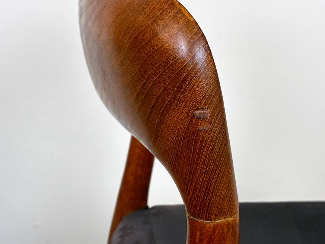 A beautiful pair of modern Scandinavian dining chairs in teak, model 75 by Niels Otto Møller.