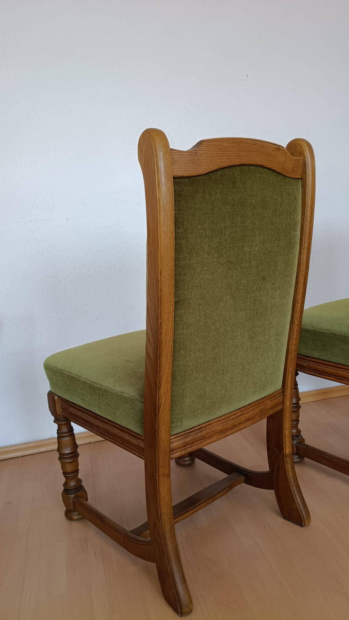Set of 6 Louis XIII chairs in Oak and Moss Green Velvet - Vintage 1970
