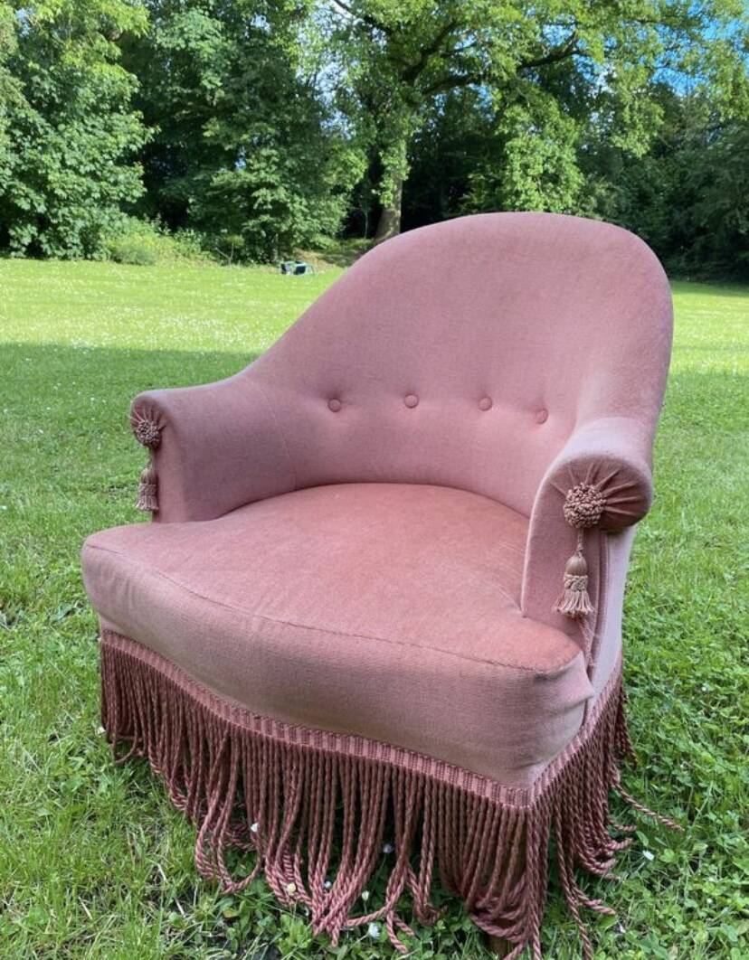 Pink toad armchair