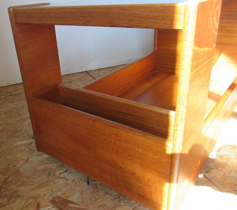 Coffee table on wheels 70