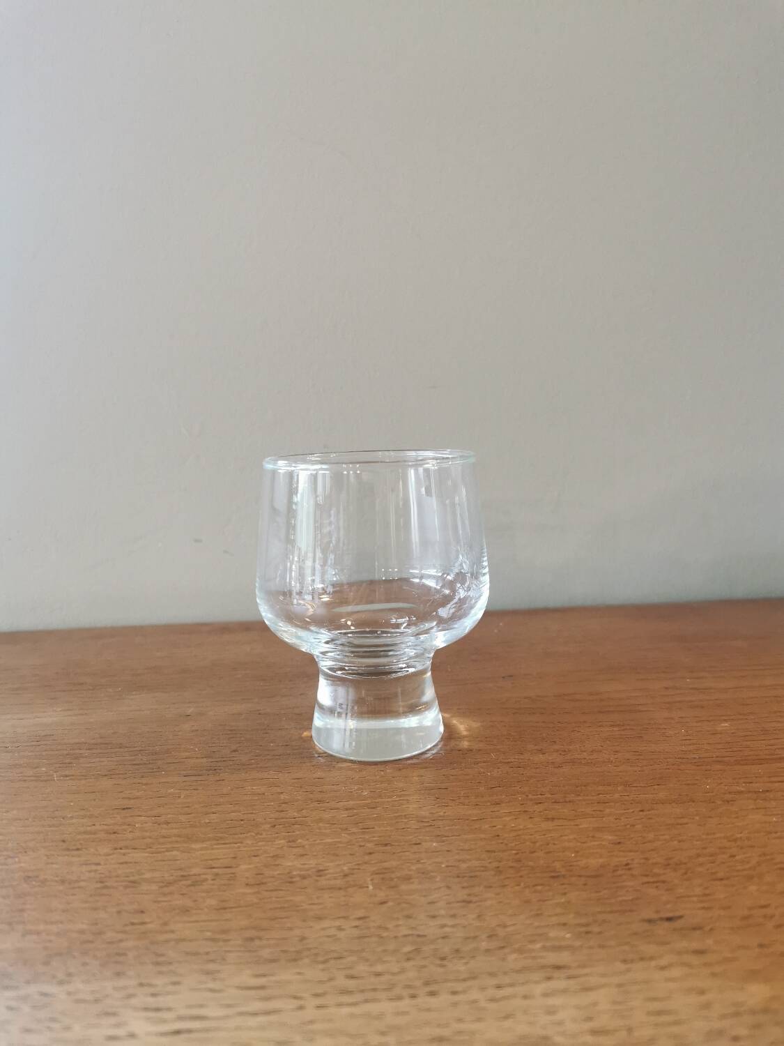 6 stackable vintage 70s stemmed glasses
