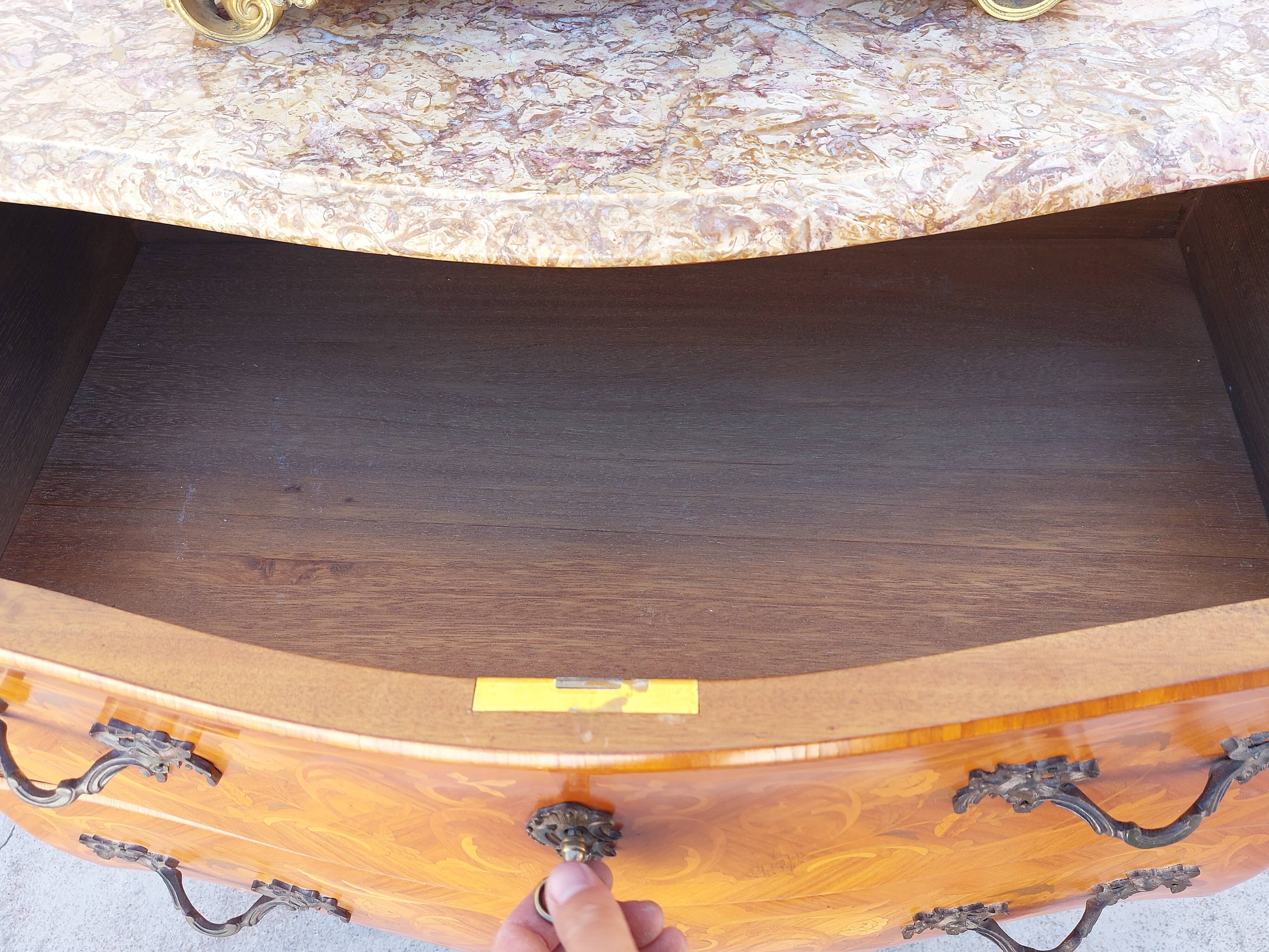 Louis XV chest of drawers in rosewood marquetry