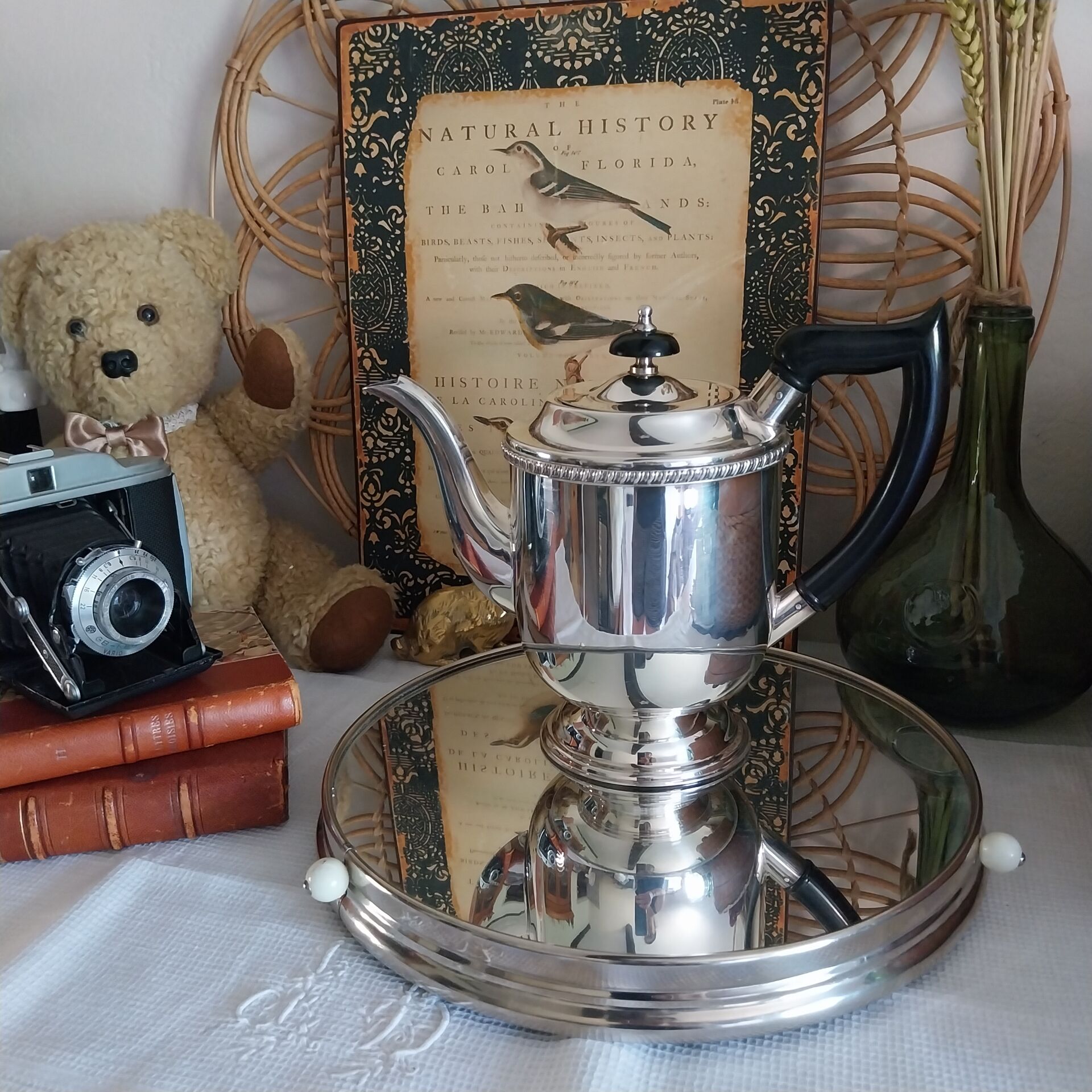 Old English coffee pot in silver-plated metal and Bakelite.