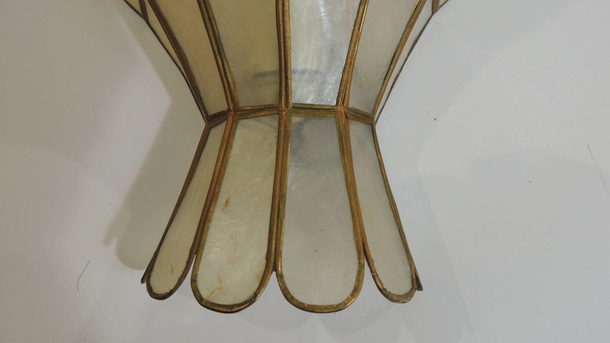 Pair of vintage mother-of-pearl and brass wall sconces – Floral shape