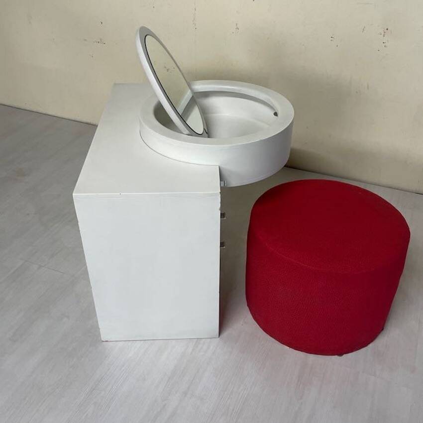 Bathroom toilet with a 70s pouf.