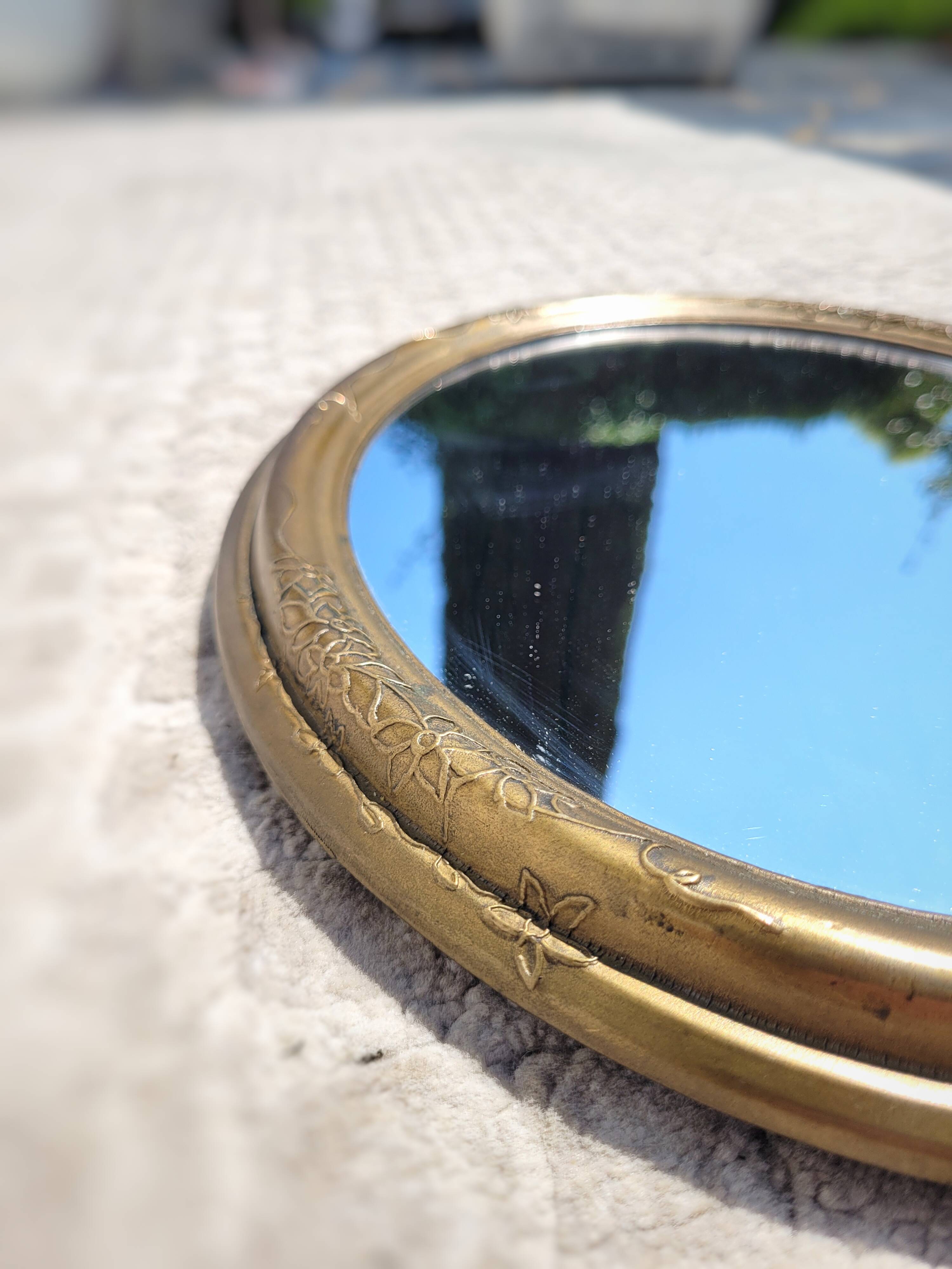 Oval mirror in gilded brass, Belle Époque style