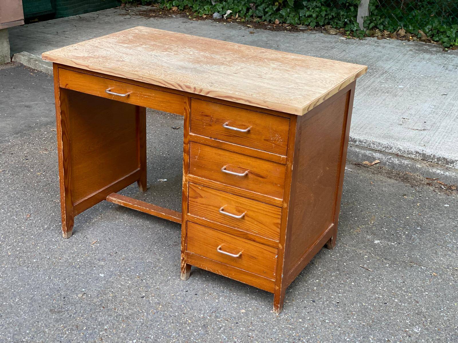 American wooden desk with 5 drawers