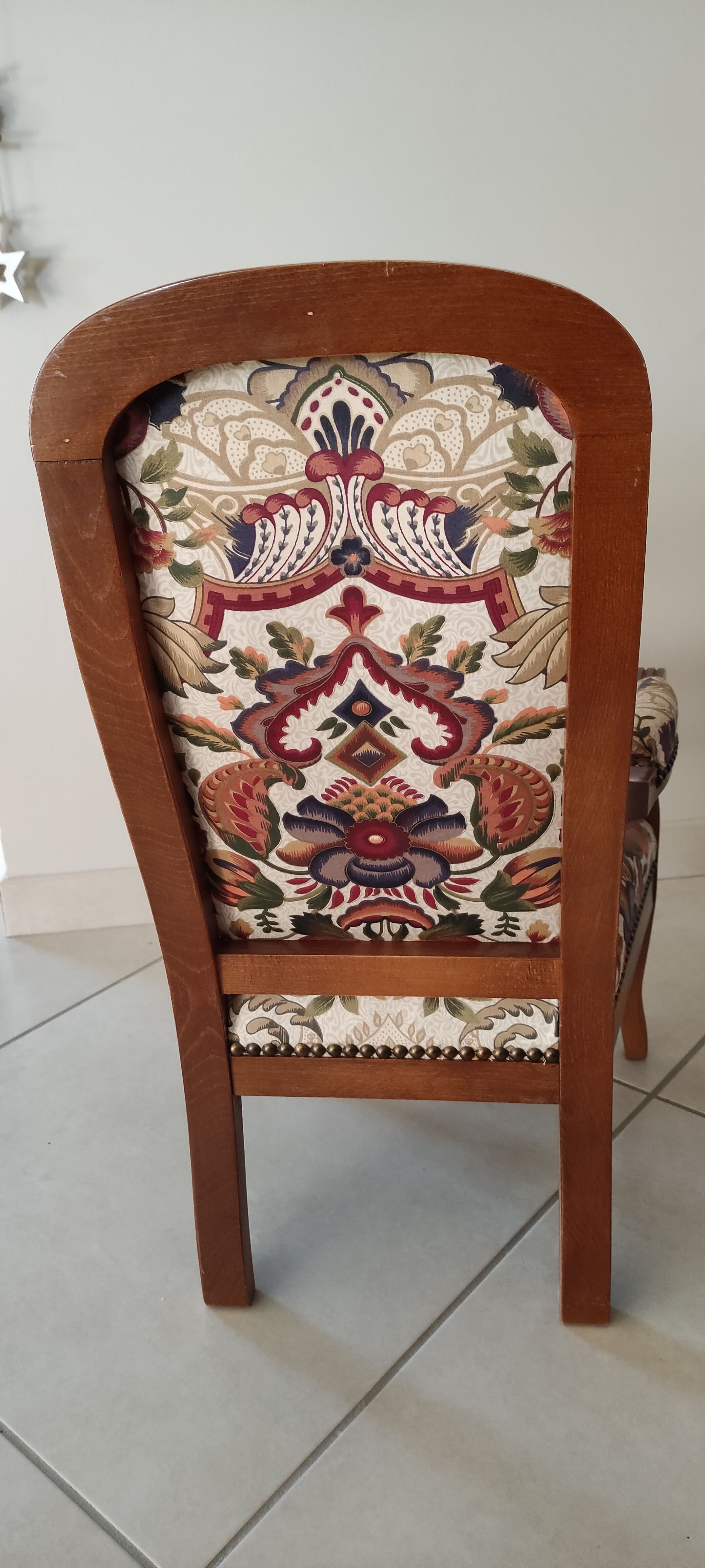 Fauteuil Voltaire en bois et tissu