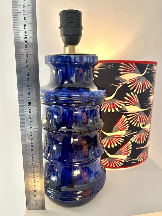 Large vase lamp from the 70s with expressive enamel and pagoda shape.