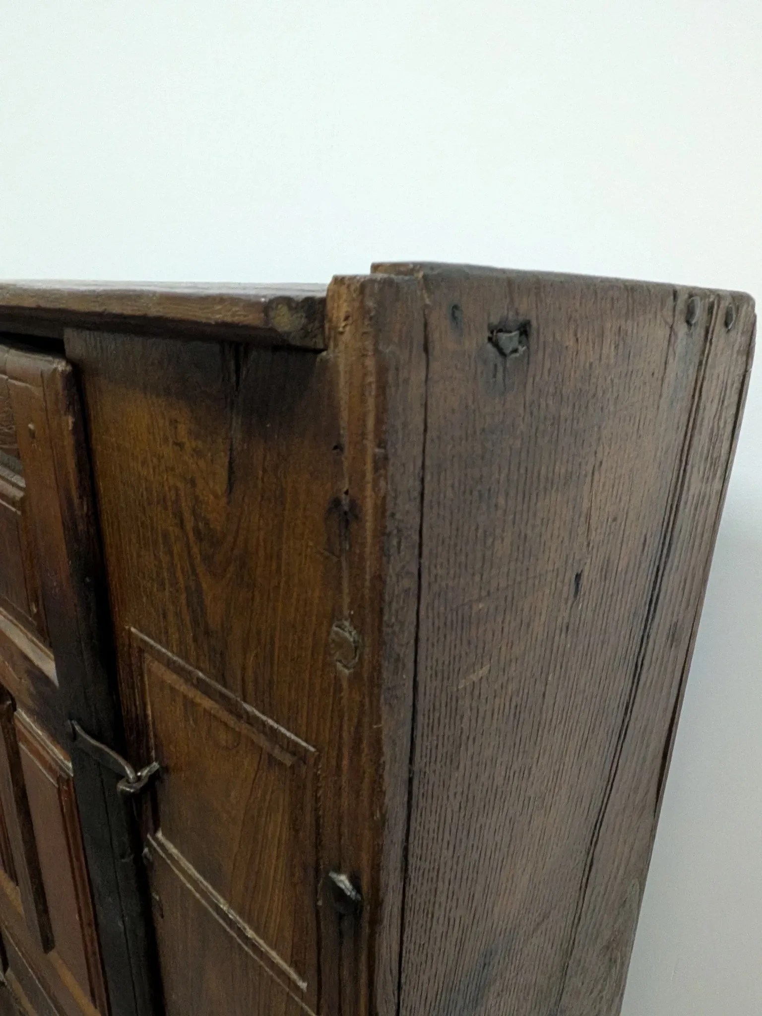 Antique solid oak furniture – Rustic pantry from the pre-17th century