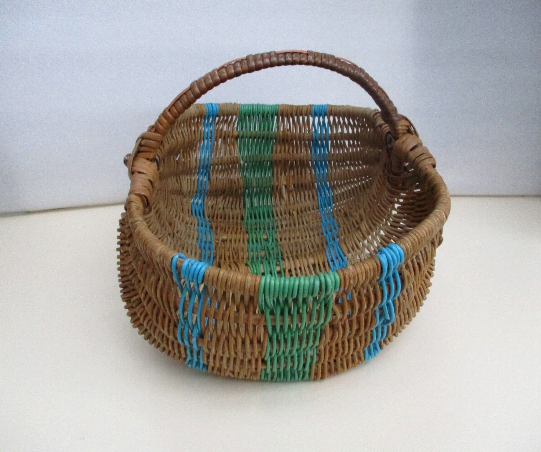 Rattan and scoubidou basket 60s