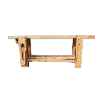 Former Carpenter with press bench
