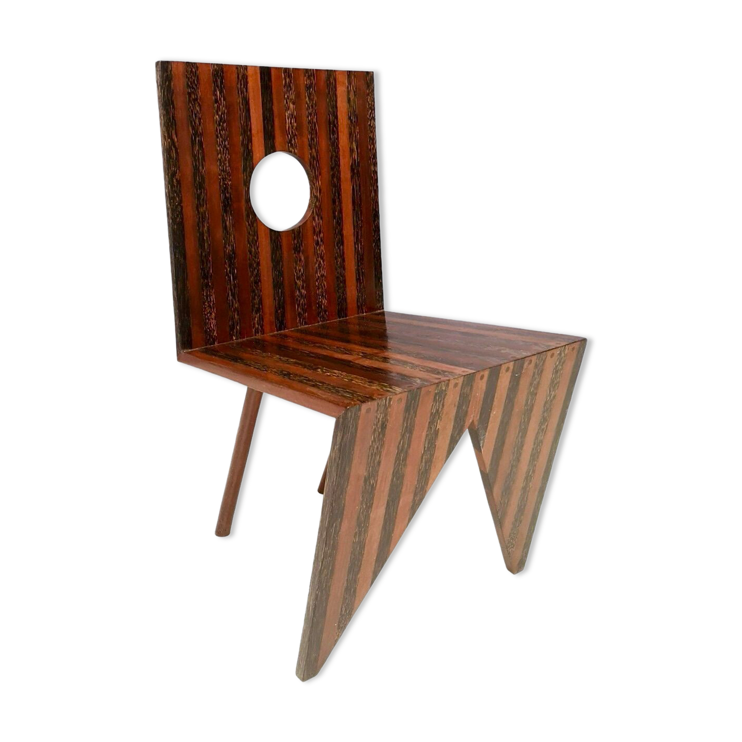 Chaise d’appoint géométrique en hêtre massif et en noyer postmoderne faite à la main, Italie années 1980