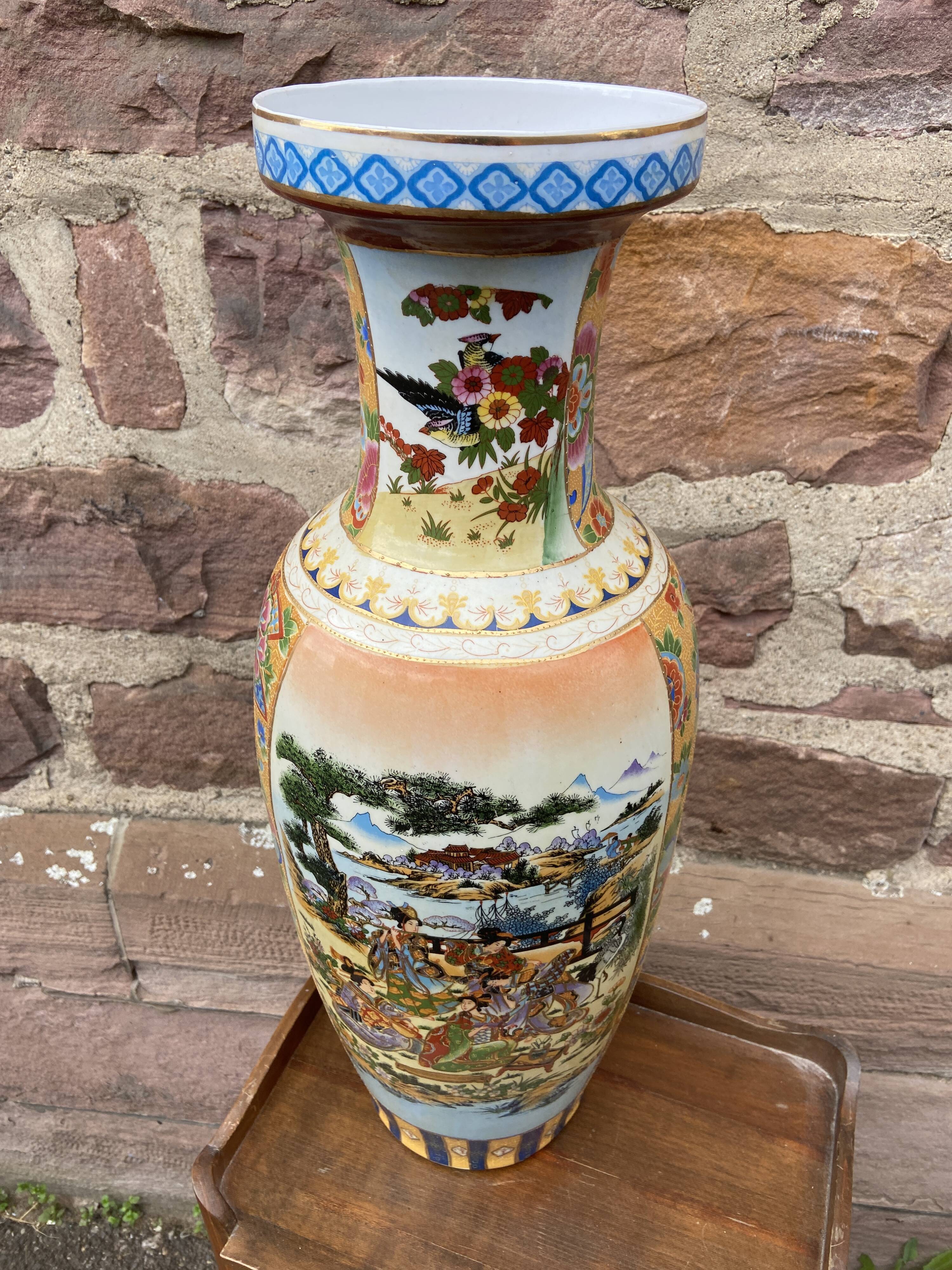 Chinese vase japan motif