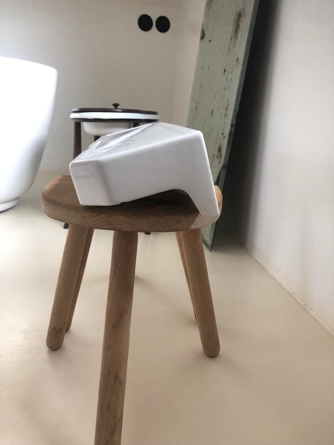 Old shelf, ceramic shelf