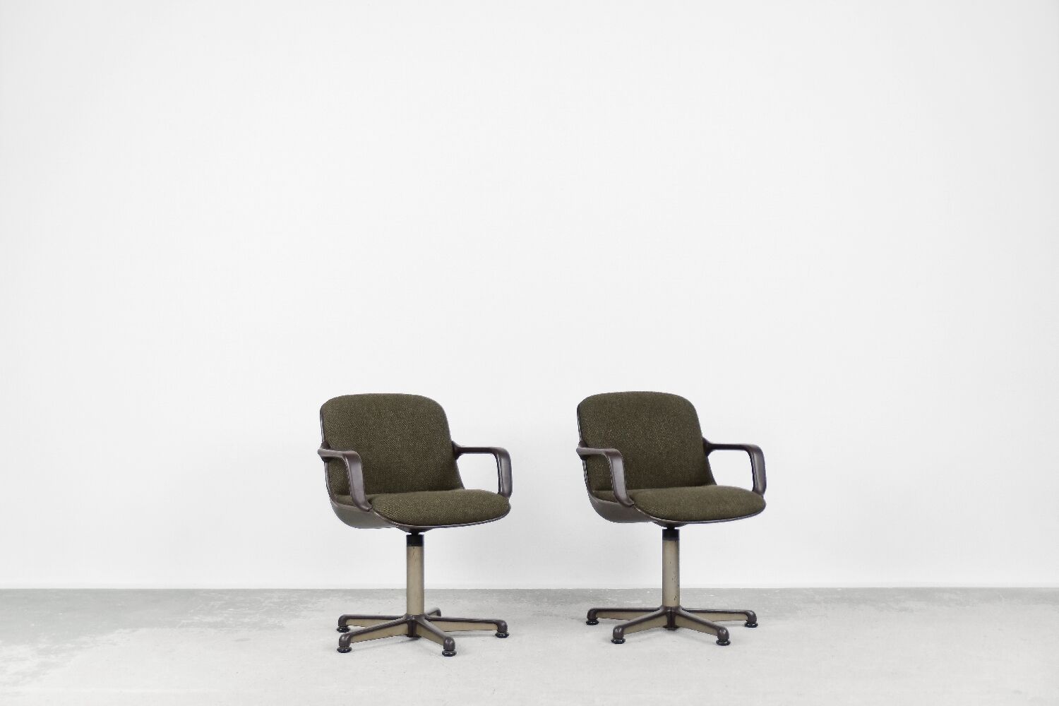 Vintage desk chairs for comforto, 1970