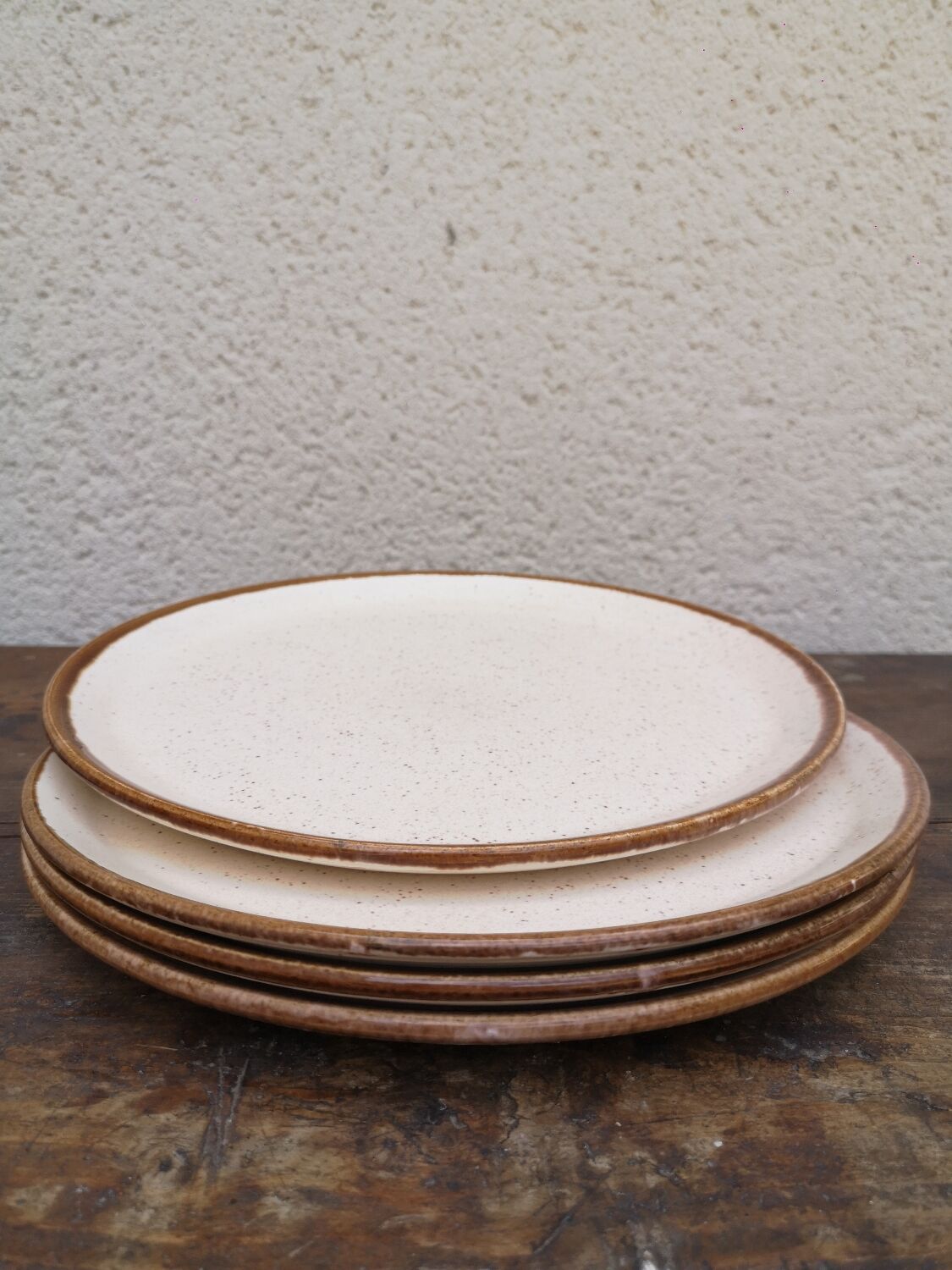 Flat ceramic plates