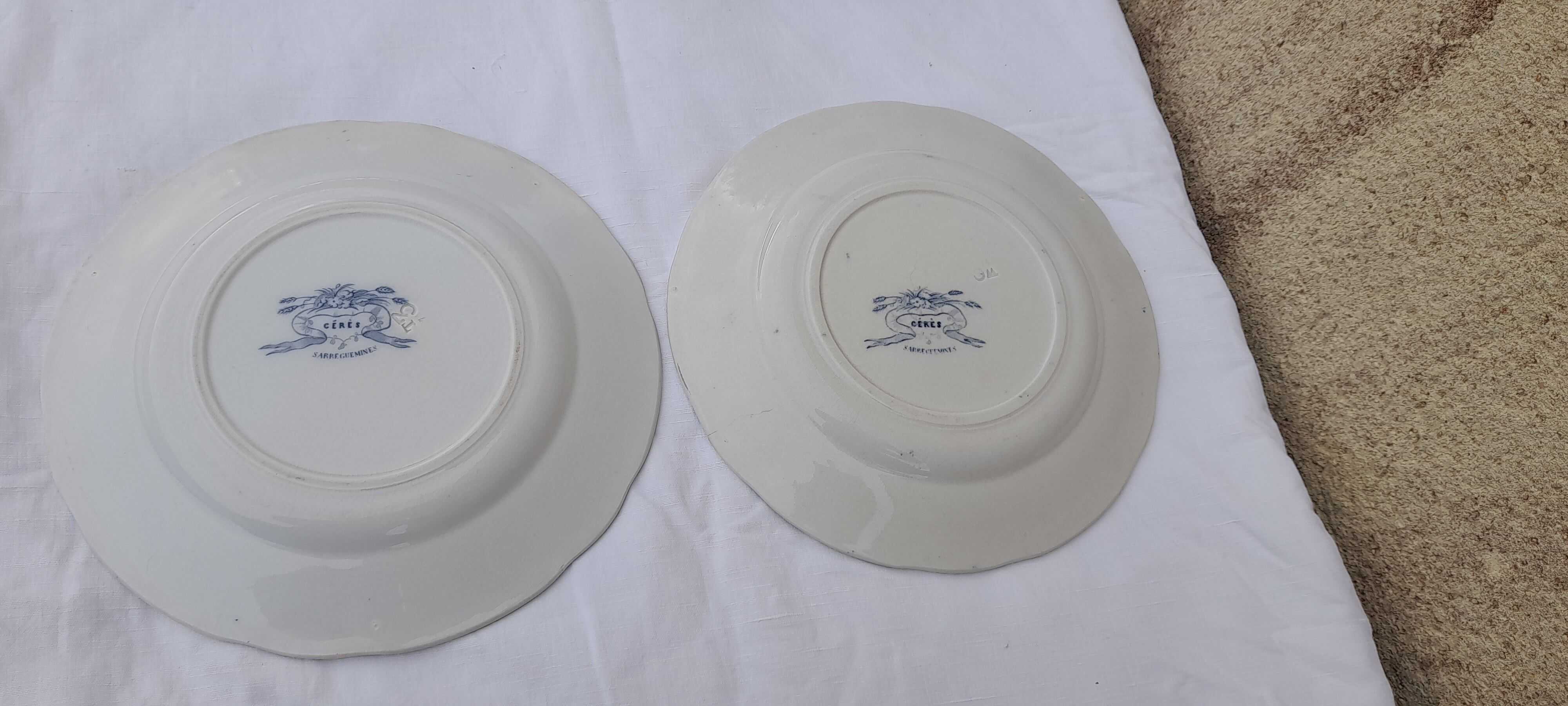 2 flat plates in Sarreguemines earthenware model Ceres XIX th diam 24.5 cm