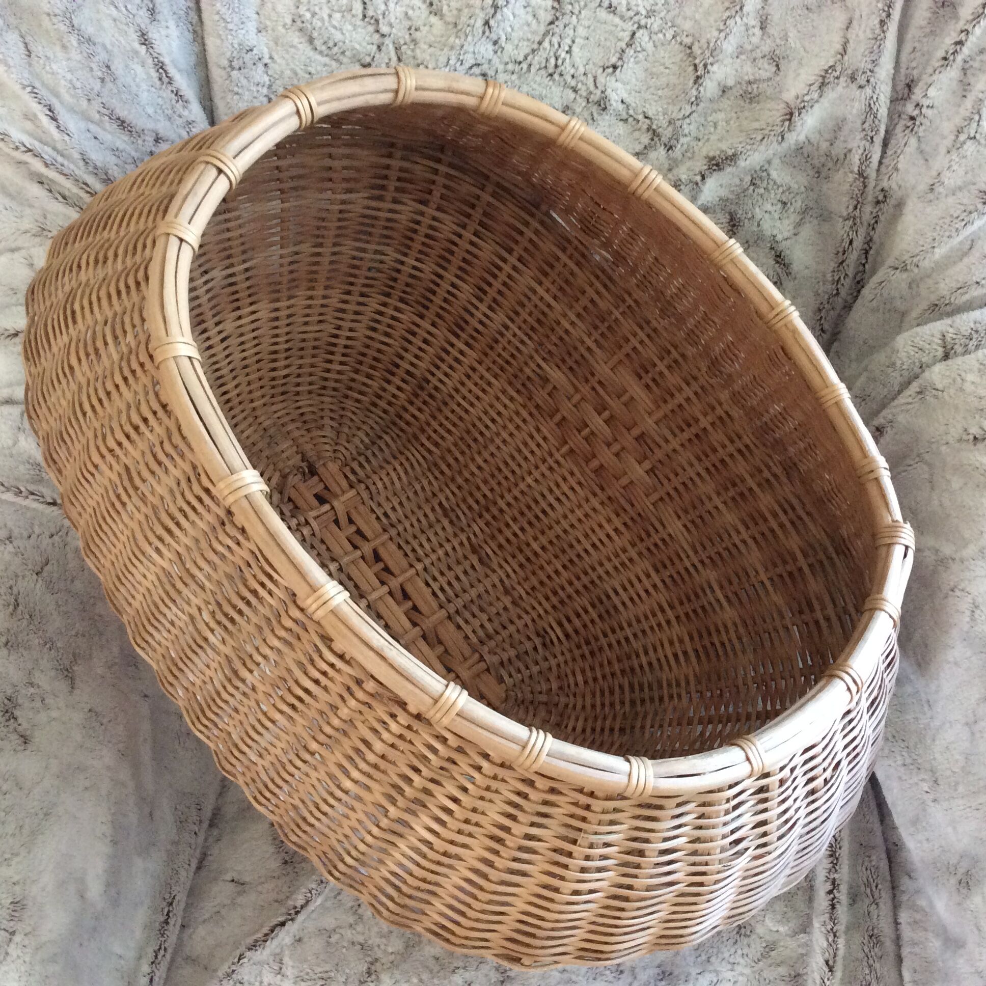 Atypical rattan panière - vintage