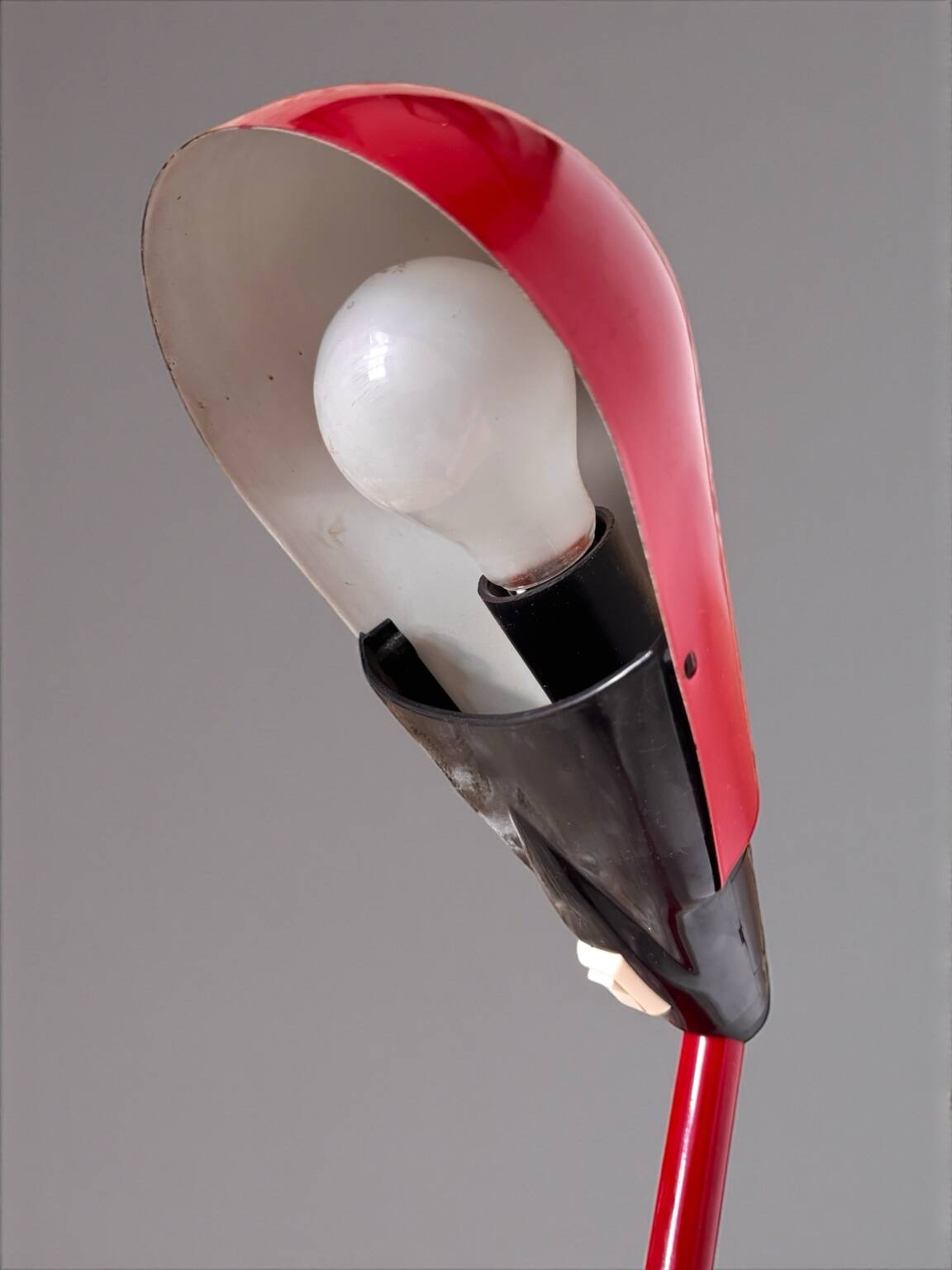 Vintage articulated lamp – Red metal – France 1970/80