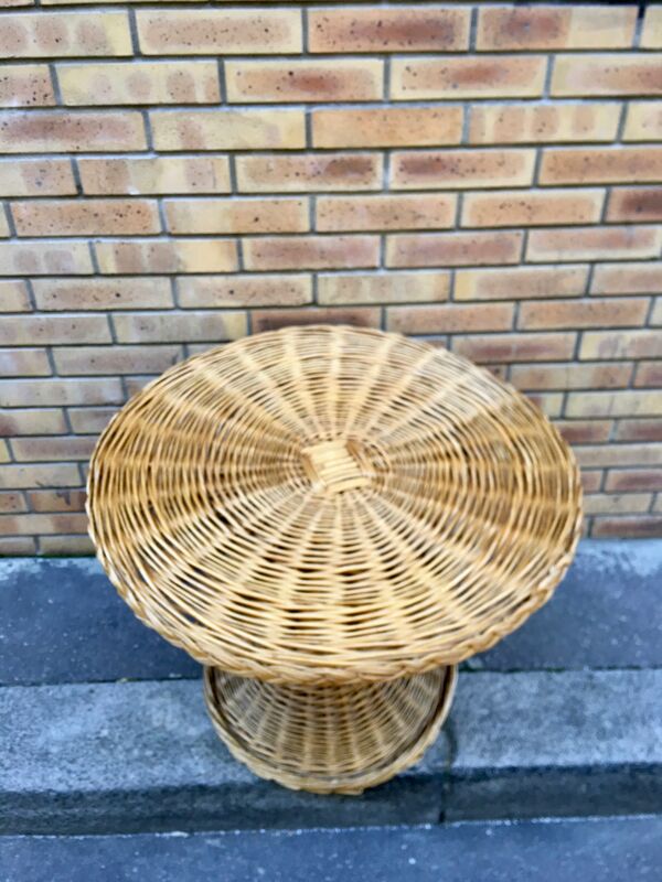 table d'appoint en osier