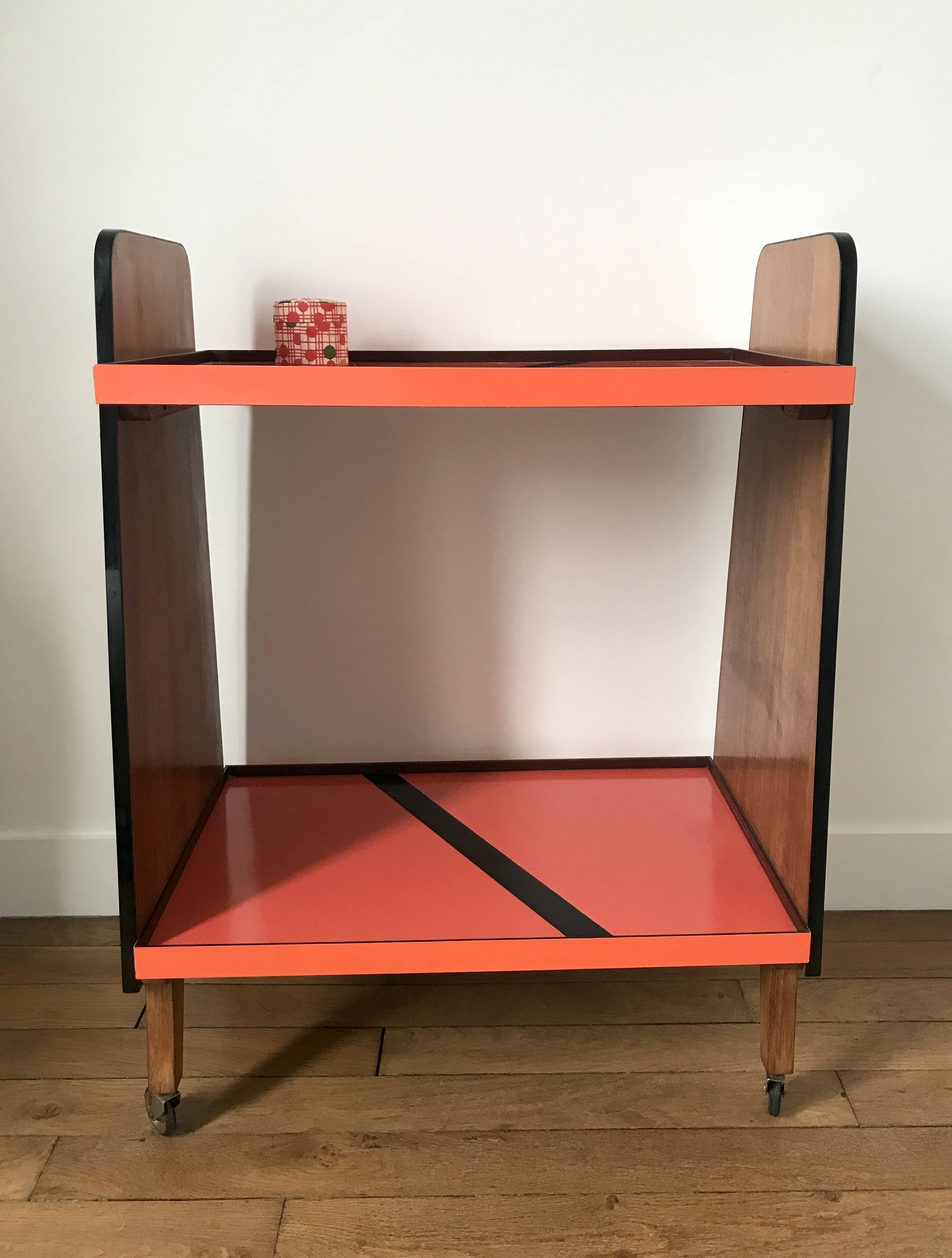 Desserte vintage orange, pieds en équerre et montants bois, années 60