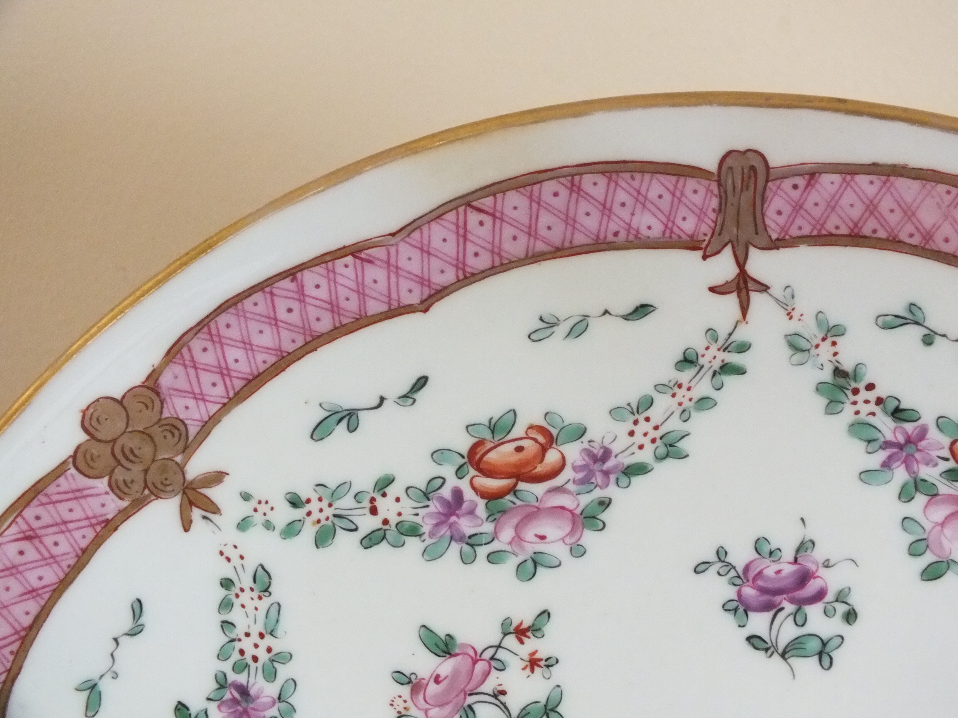 Antique porcelain dish signed - Flèches croisées, Paris