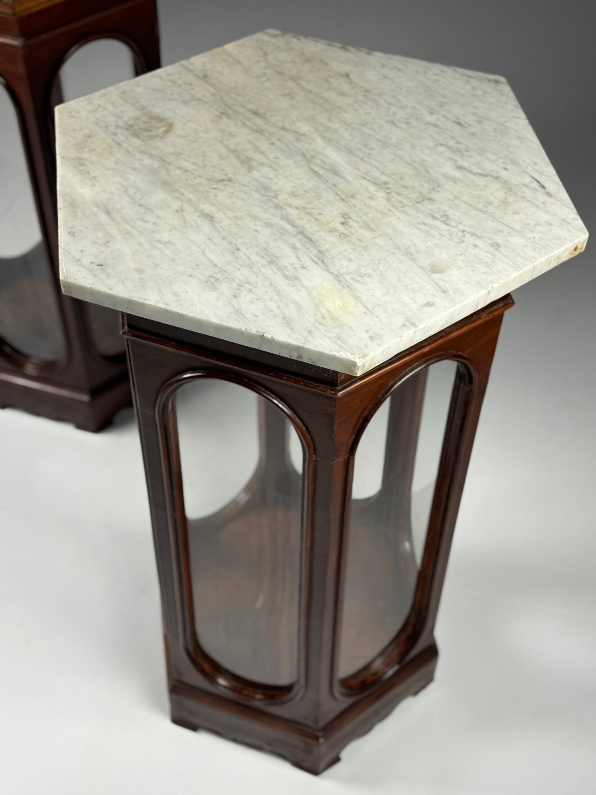 Ensemble de 2 vitrines italiennes du 19e siècle