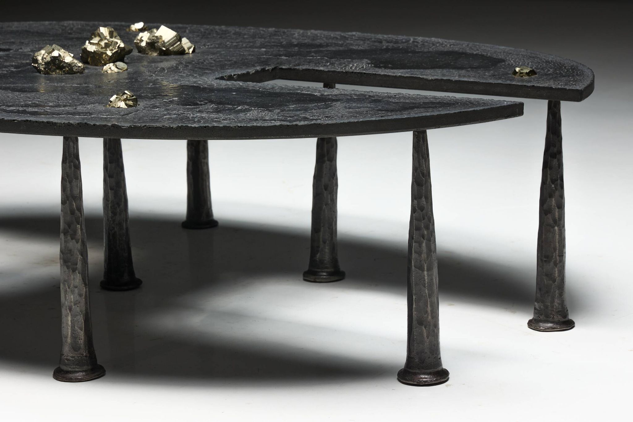 Table basse en fer brutaliste de Thomas Serruys, Belgique, 2019