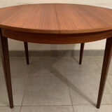 Scandinavian round teak dining table from the 60s extendable