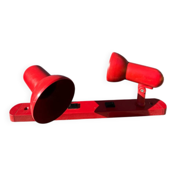 Wall light with 2 adjustable red metal spotlights