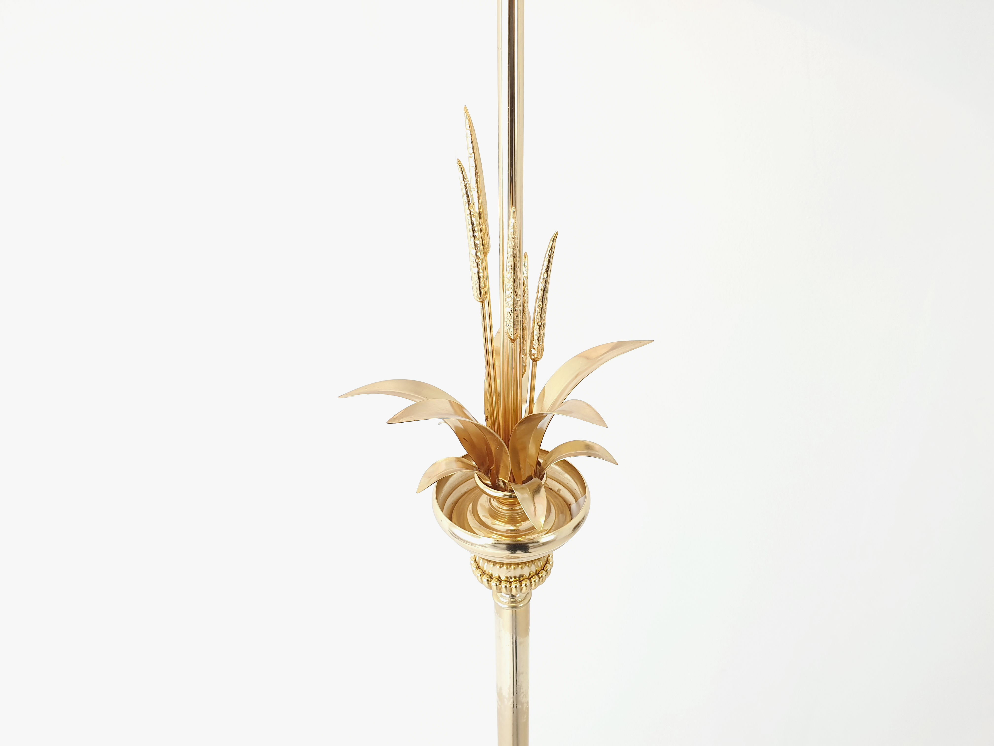 Light golden to plant decoration by Massive 1970