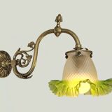 Louis XVI style wall sconce - Chiseled bronze and opaline glass