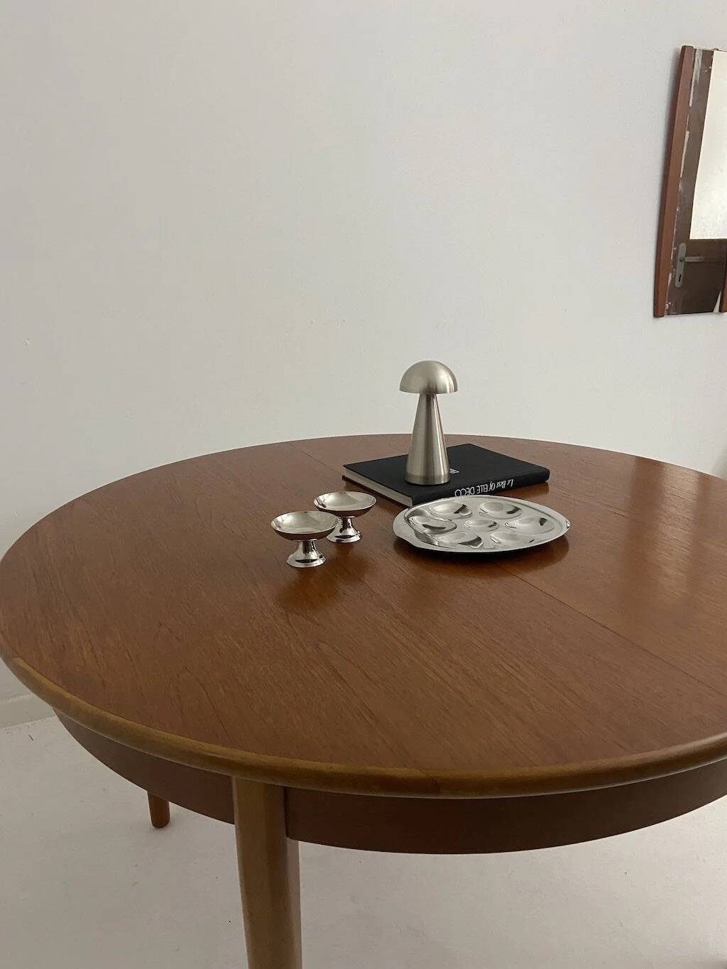 Vintage extendable table by Jentique