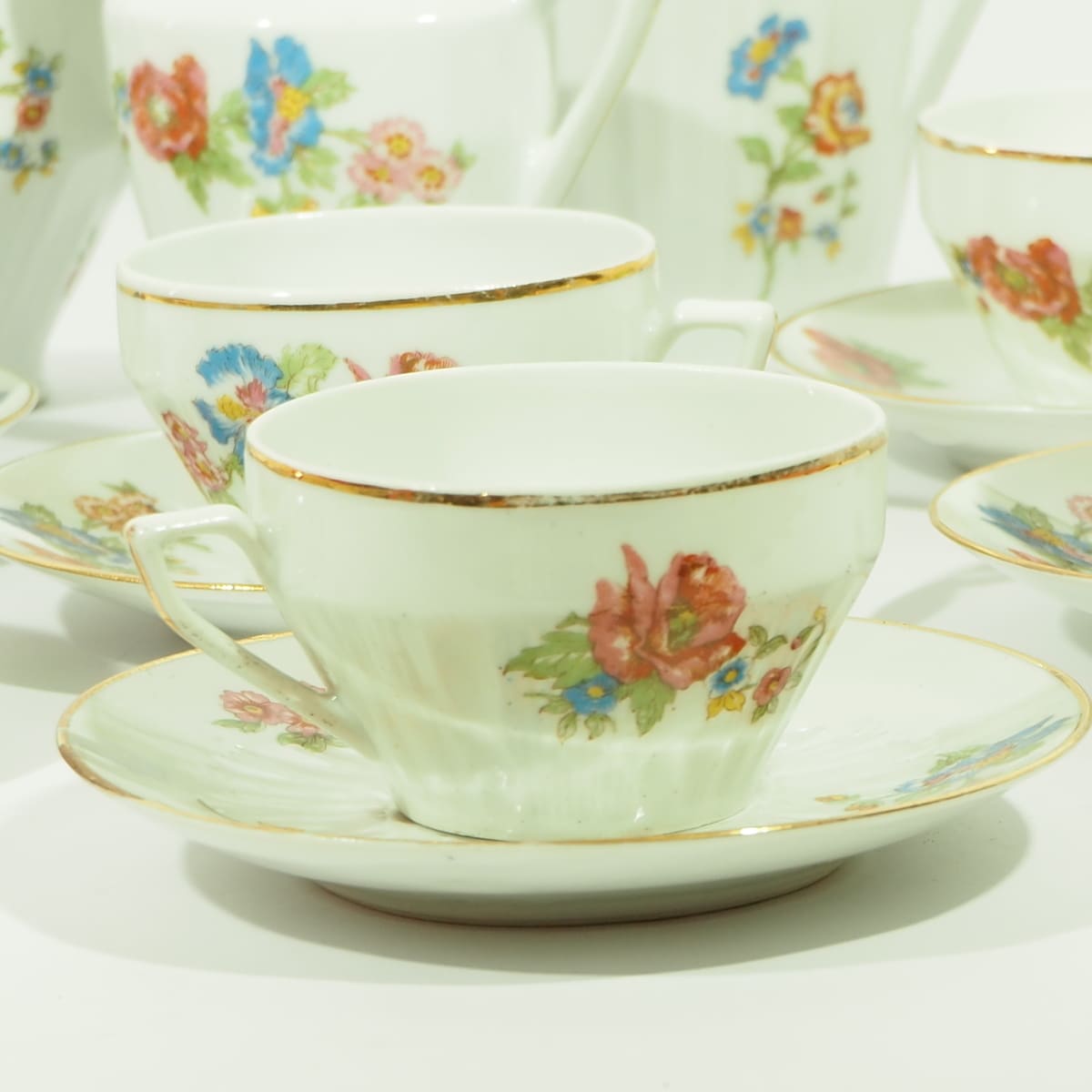 Porcelain coffee set decoration red and blue flowers golden border
