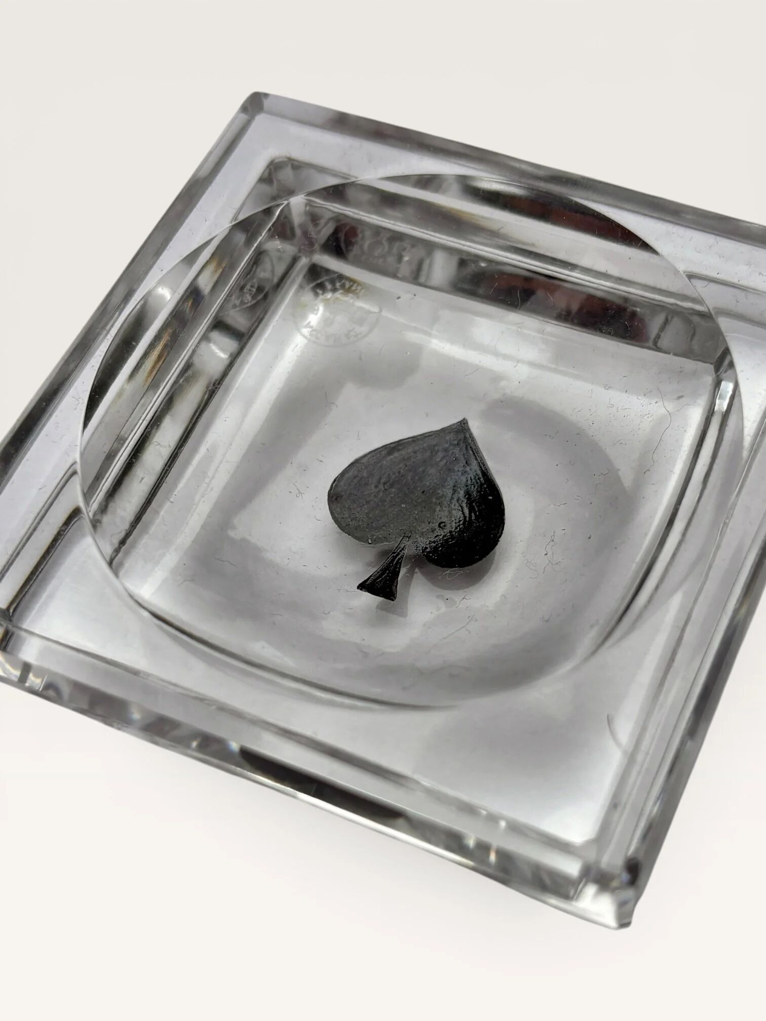 4 Baccarat ashtrays in hand-painted crystal