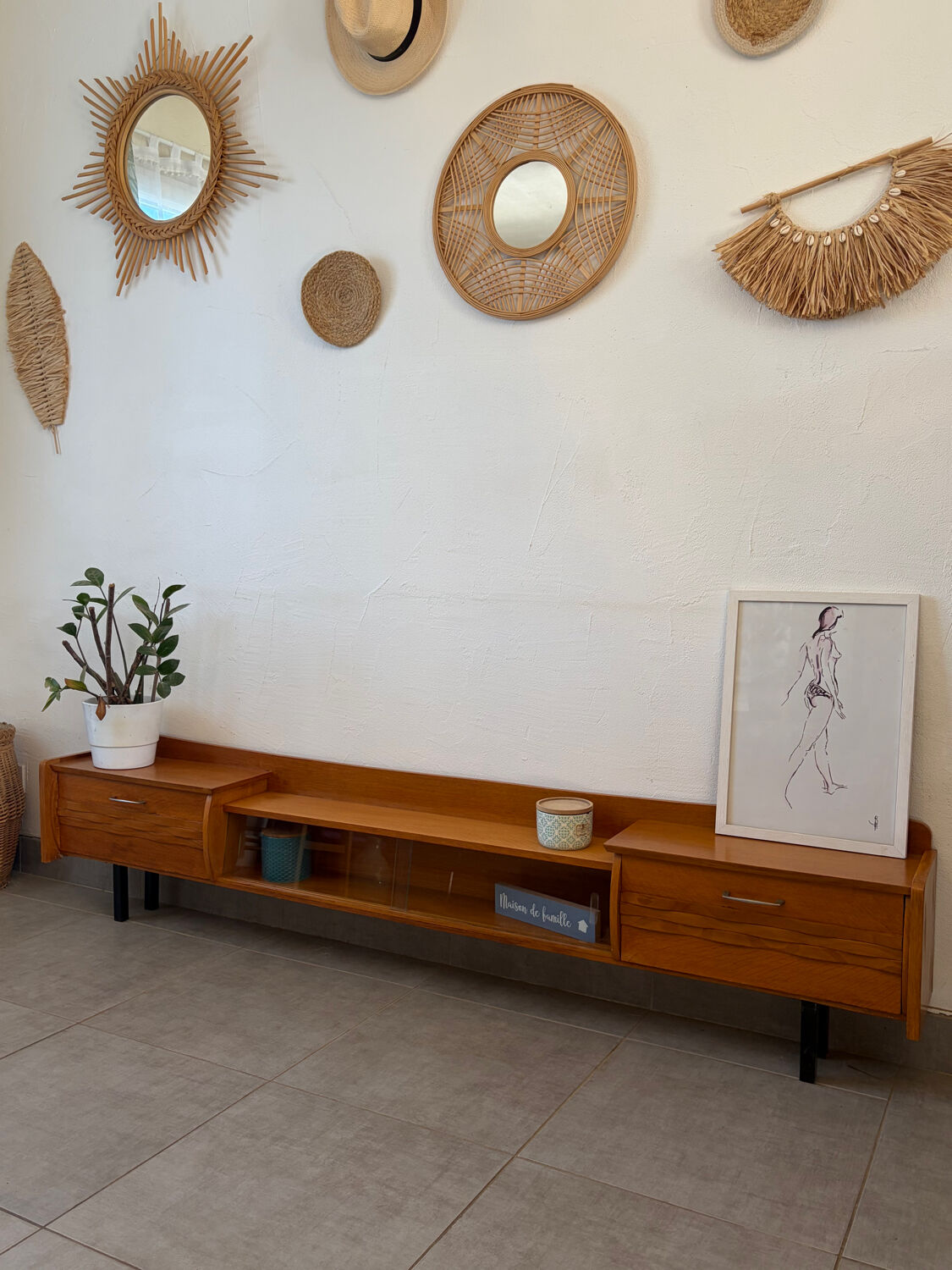 Shallow low vintage enfilade