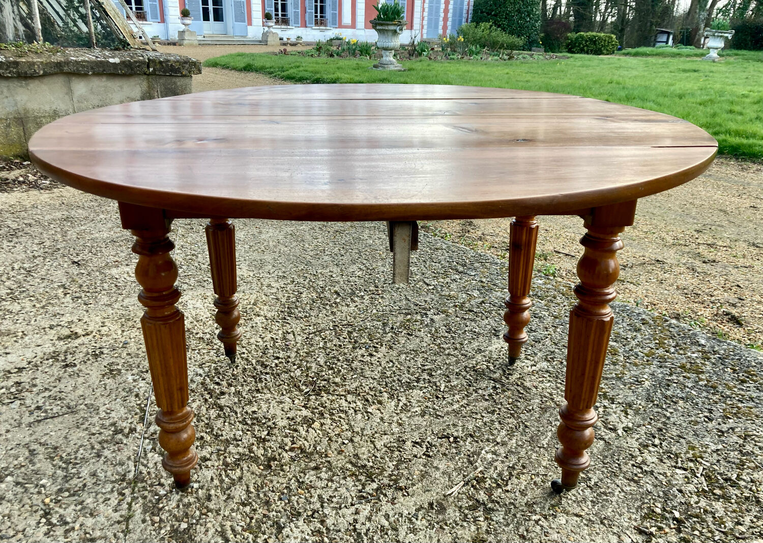 Round table