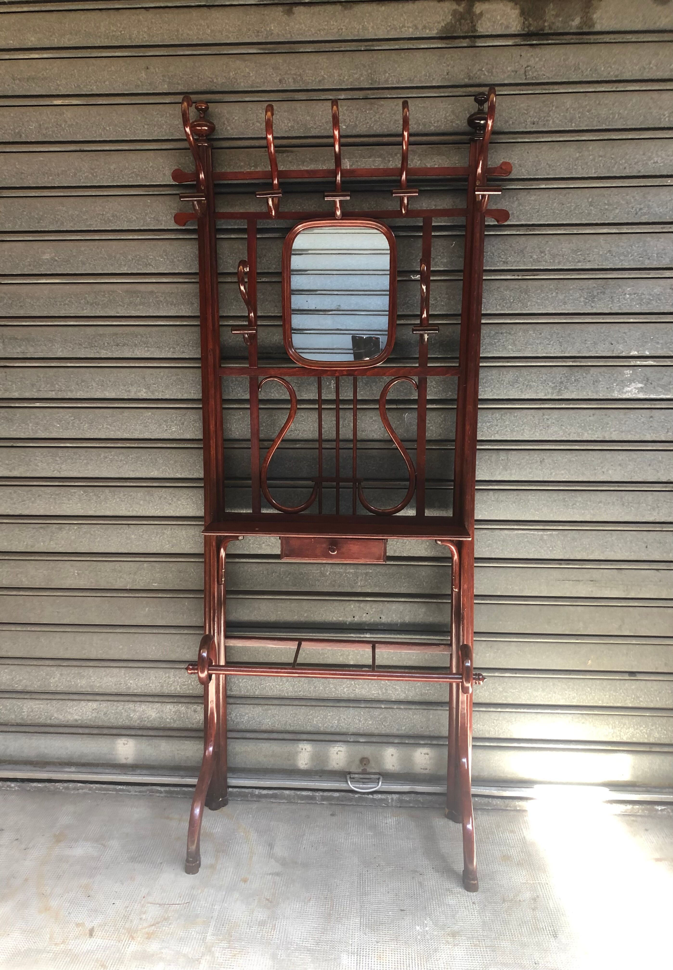 Wall coat rack in curved wood 1900 mahogany color