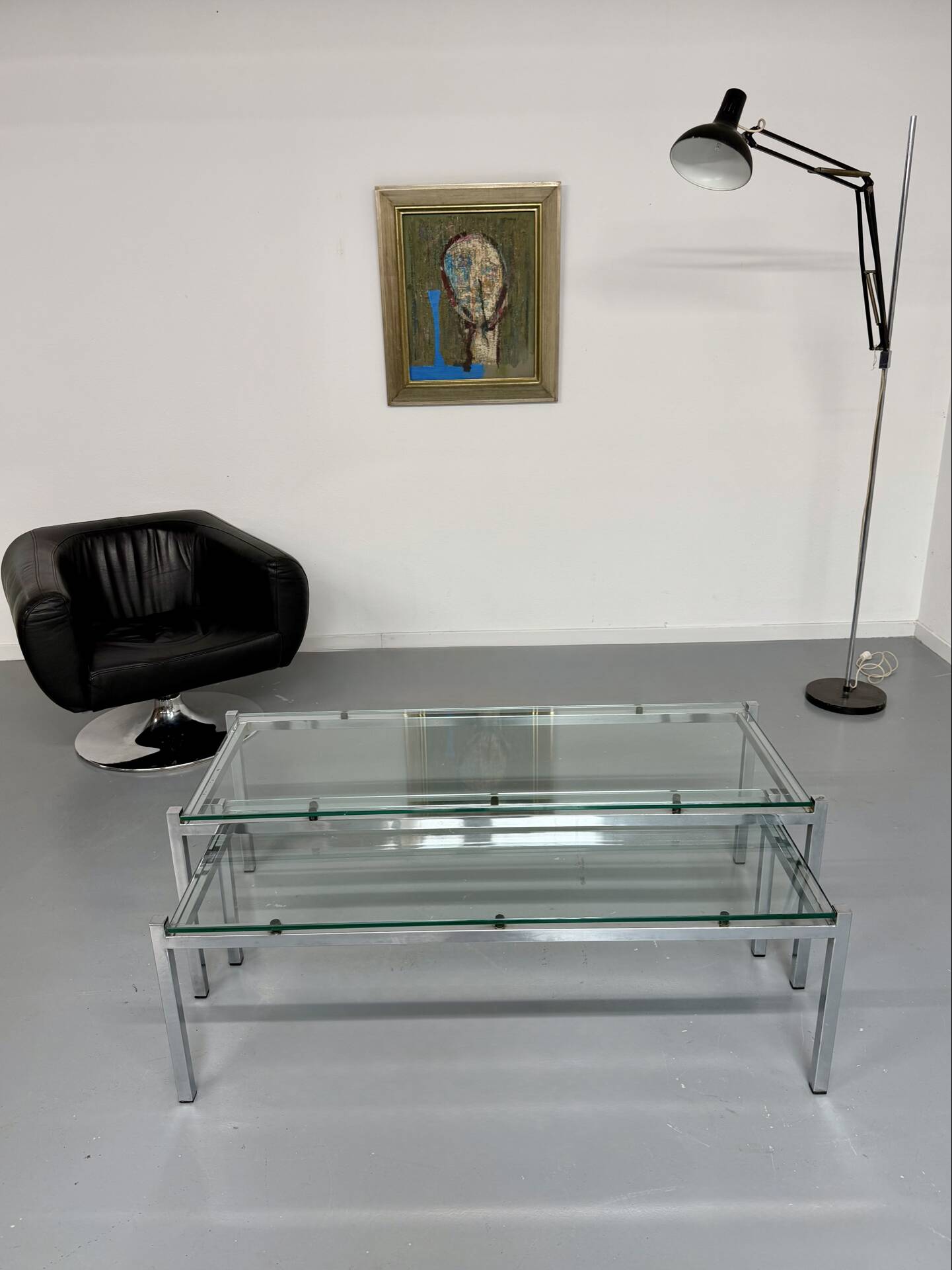2 large nesting coffee tables in chrome and glass, 1970s design.