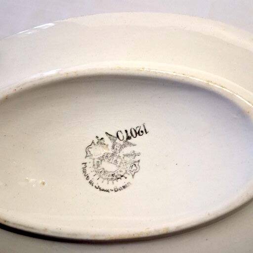 Very pretty gravy boat from Villeroy & Boch in good condition