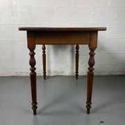 Table en bois avec tiroir