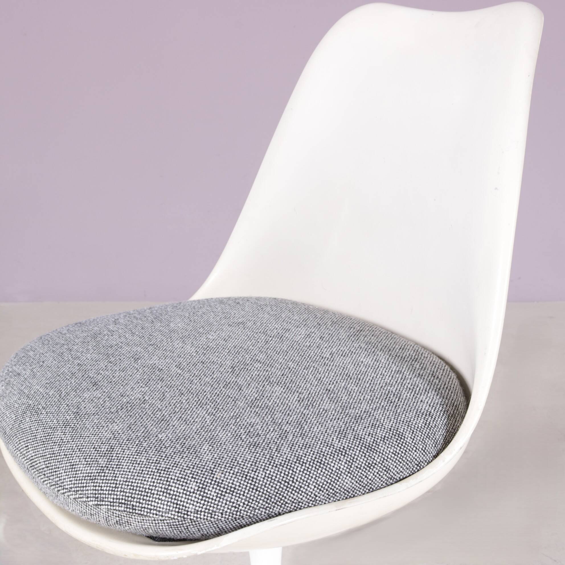 1970s Tulip side chair in white coated aluminium with plastic and fabric c