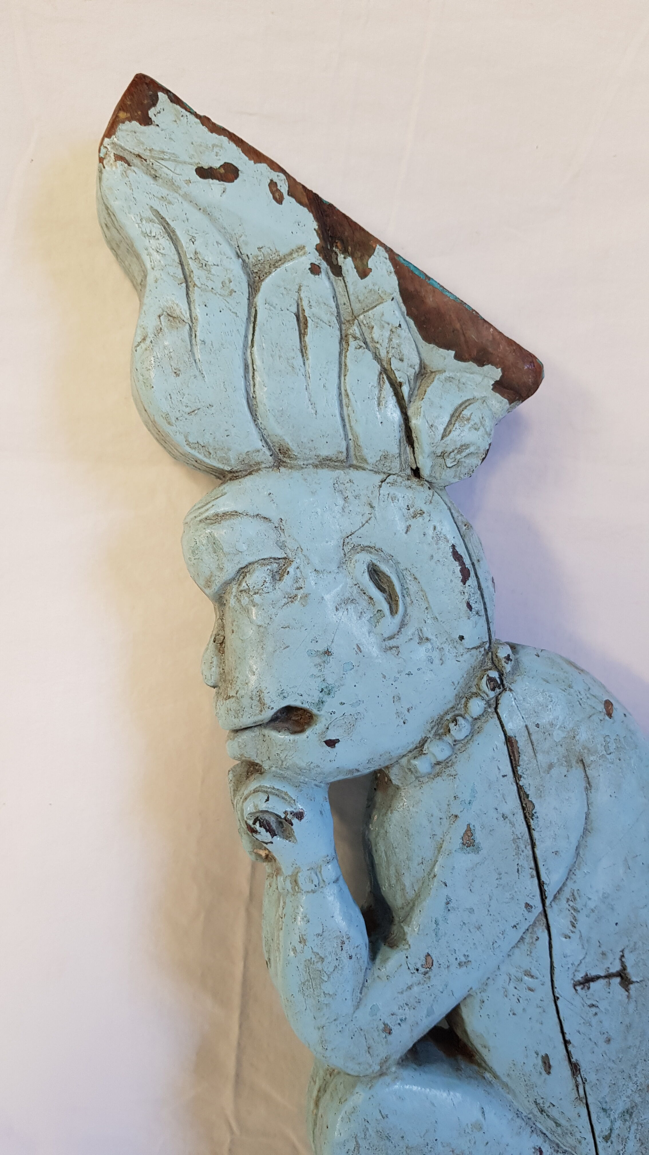 Ancienne potence sculptée en singe en teck