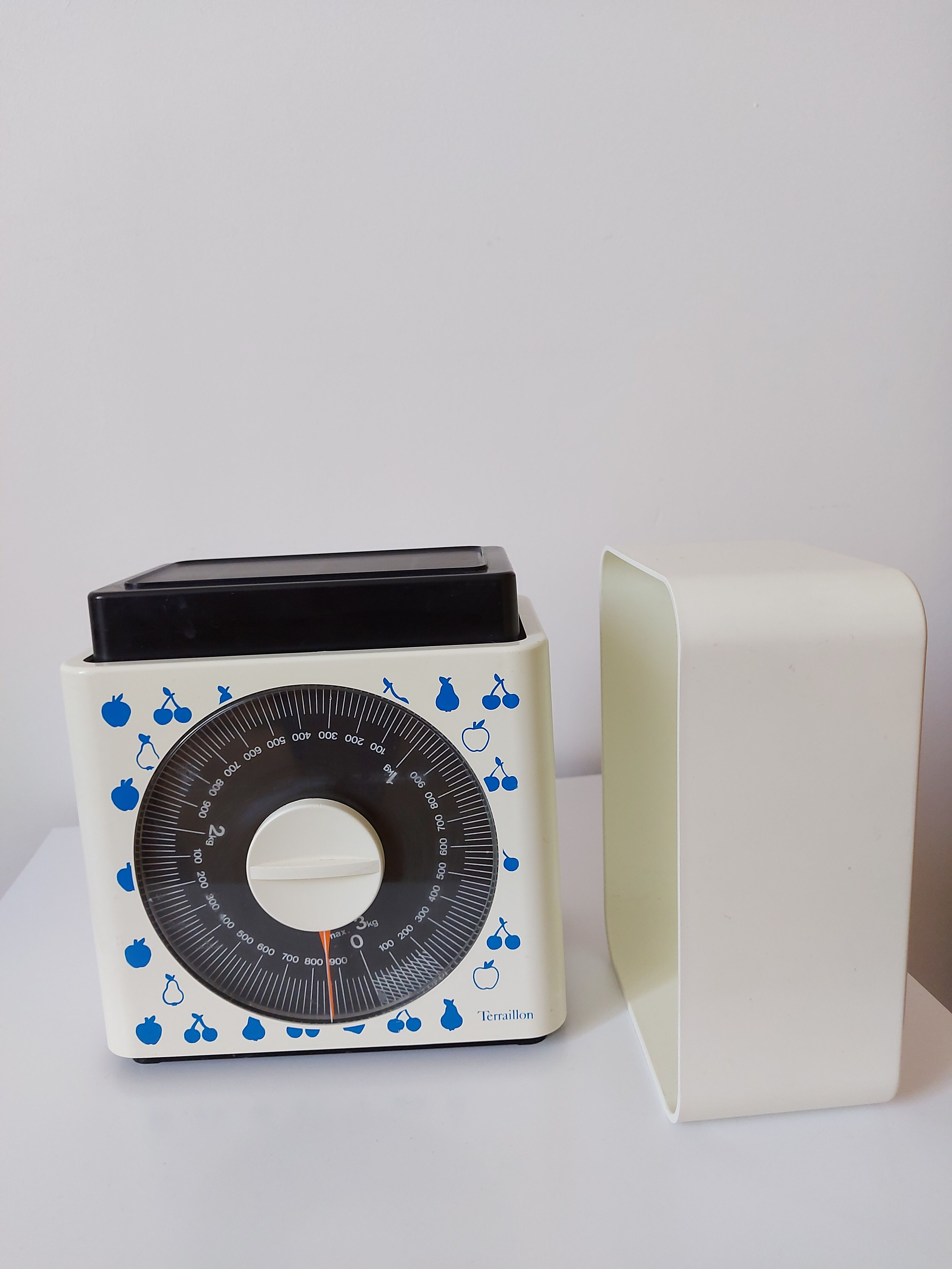 Vintage terraillon scale