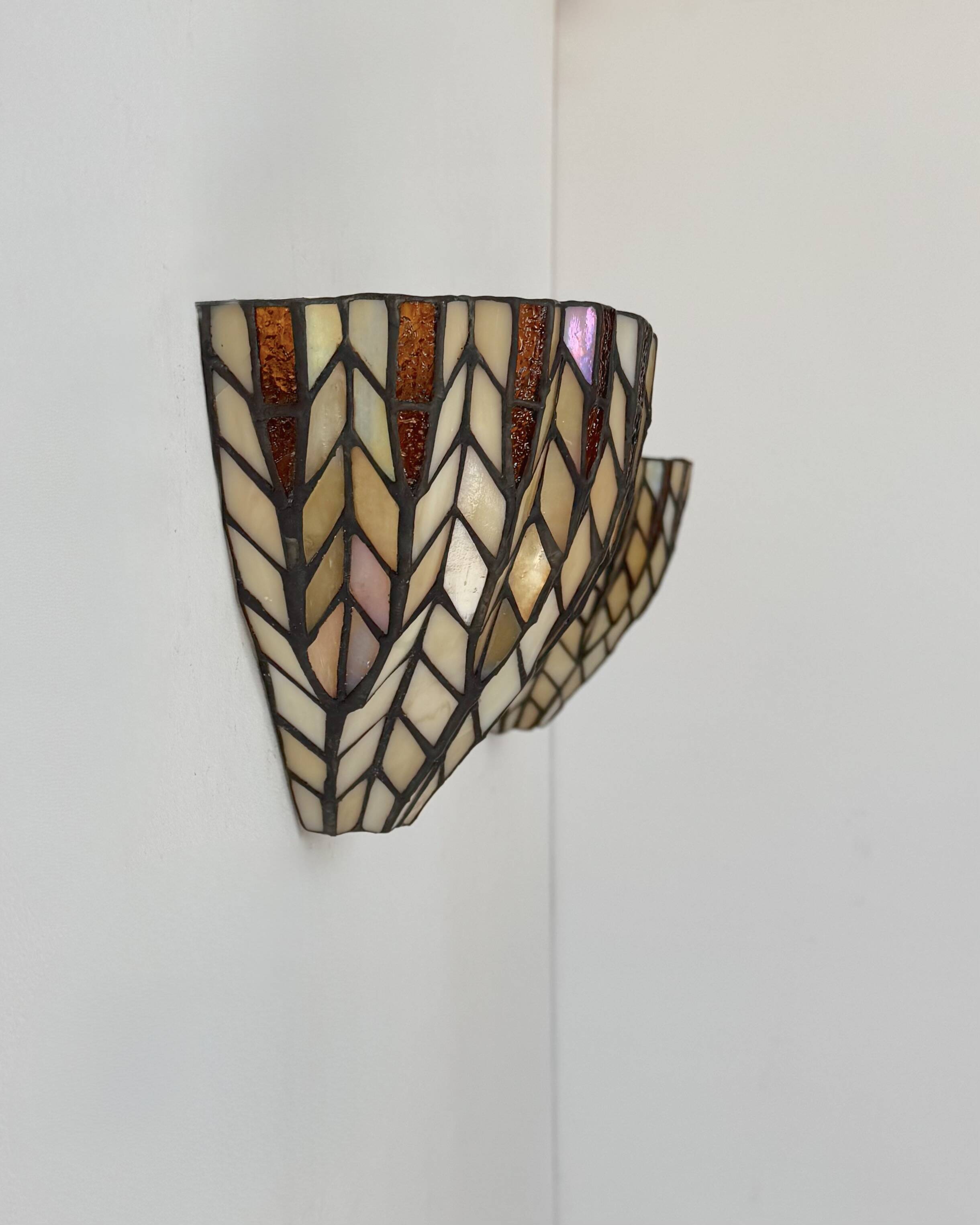 Pair of vintage "stained glass" wall lights in copper and glass, France, 1970.