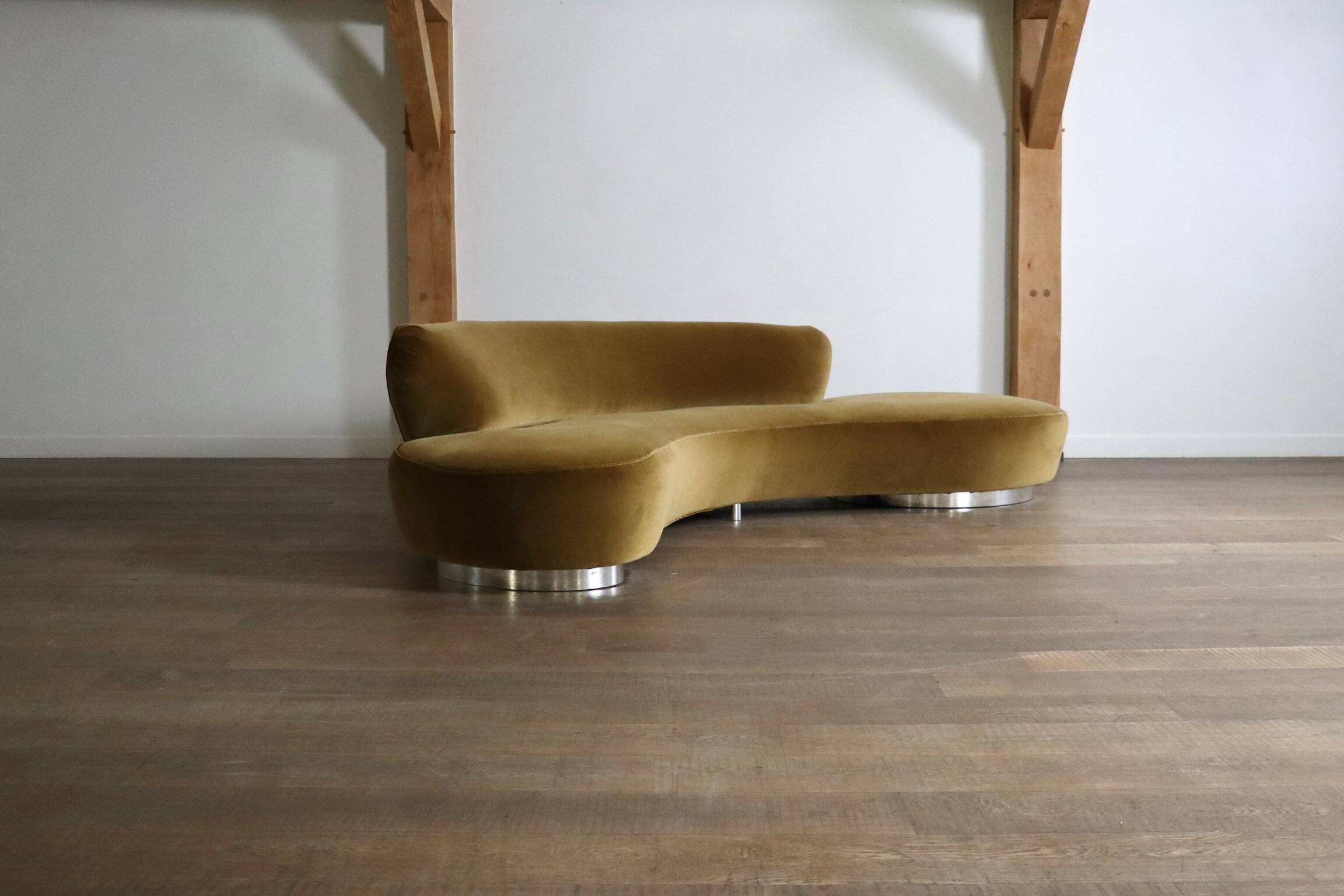 Vladimir Kagan serpentine sofa in velvet for Directional USA 1999