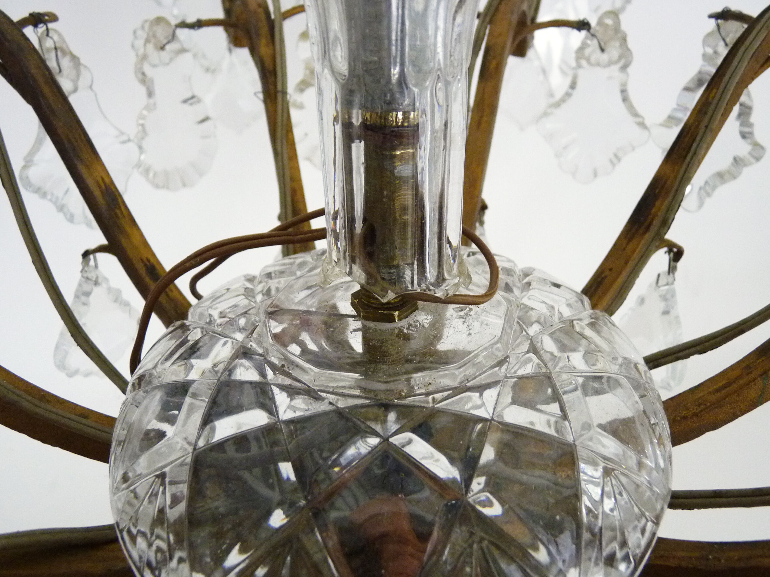 Ancien lustre, luminaire ancien à 10 branches, laiton et verre. Années 50