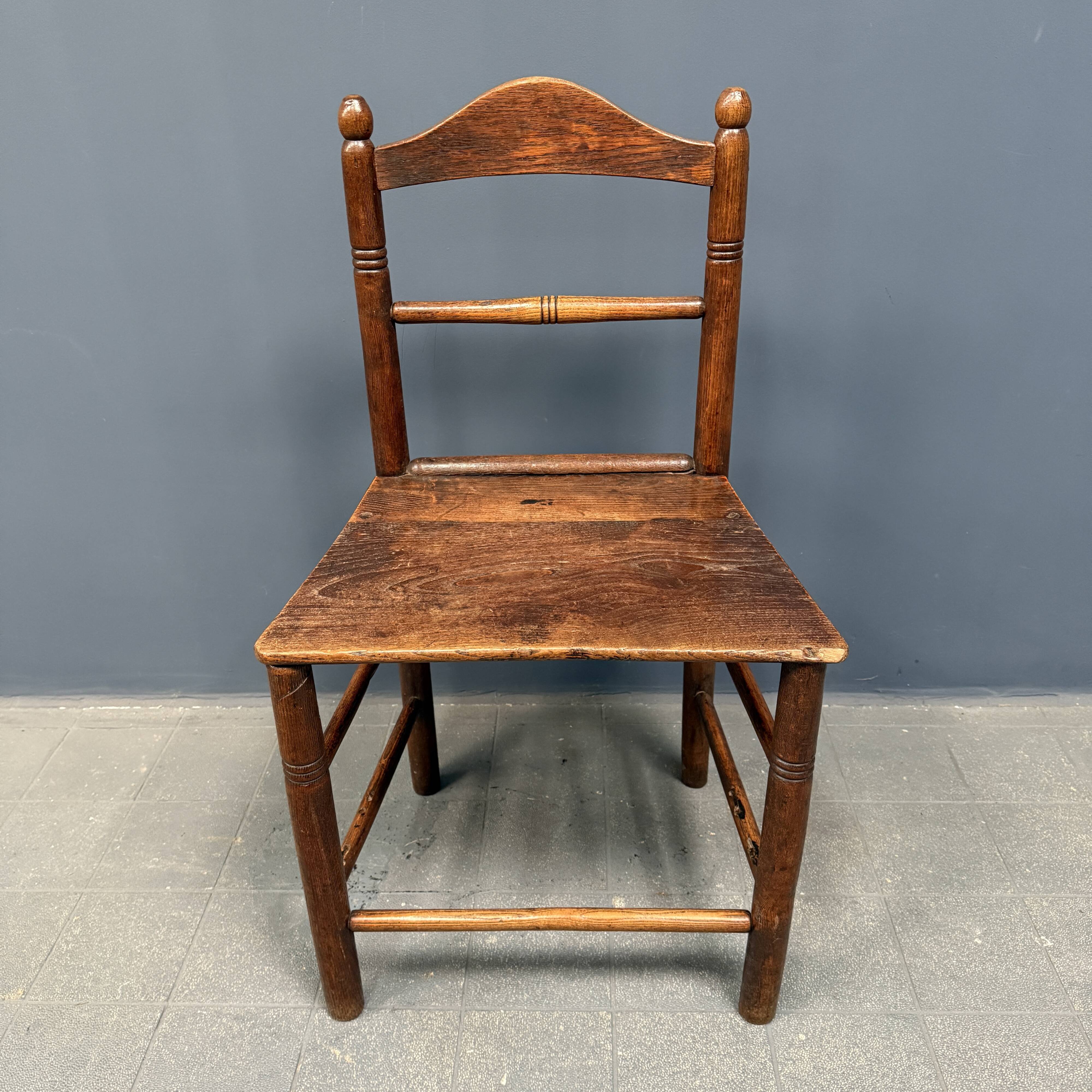 Ensemble de six chaises de cuisine anglaises anciennes